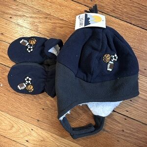 NWT Toddler N’Ice Caps hat and mittens set